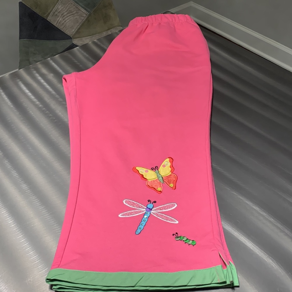 Timberlea Pink Embroidered Capri Pant Size M